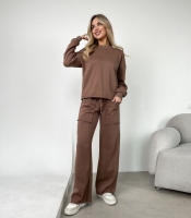 Костюм женский из футера: свободный свитшот и брюки-трубы с накладными карманами весенний летний