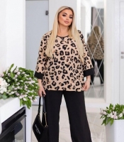 Костюм женский из софта: свободная блуза и брюки с высокой талией весенне-летний