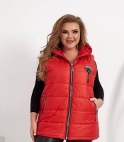 Жилетка женская из плащевки лаке на синтепоне с капюшоном и застежкой-молнией весенне-летняя