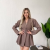 Костюм женский костюмная ткань двойка с приталенным жакетом на подплечниках и шортами весенне-летний  k-119449