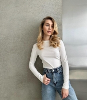 Лонгслив женский базовый молочный из турецкого рубчика с длинным рукавом осенний