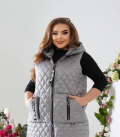 Жилетка женская удлинённая стеганая с капюшоном серая из плащевки Лаке на синтепоне осенняя