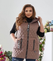 Жилетка женская удлинённая стеганая кофейная с капюшоном из плащевки Лаке на синтепоне осенняя