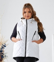Жилетка женская удлиненная стеганая белая с капюшоном из плащевки Лаке на синтепоне осенняя