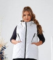 Жилетка женская удлиненная стеганая белая с капюшоном из плащевки Лаке на синтепоне осенняя