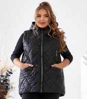Жилетка женская стеганая удлиненная с капюшоном из плащевки Лаке на синтепоне черная осенняя