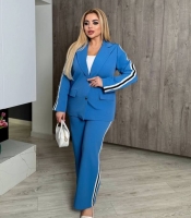 Костюм-двойка женский из ткани тиар с лампасами: пиджак и прямые брюки осенний