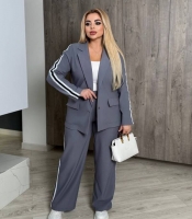 Костюм-двойка женский из ткани тиар с лампасами: пиджак и прямые брюки осенний