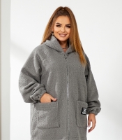 Пальто женское из ткани «барашек» серое свободного кроя с молнией и накладными карманами осеннее