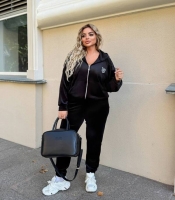 Спортивный костюм-двойка женский из велюра с капюшоном и вышивкой осенний