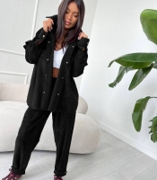 Костюм-двойка женский из вельвета с рубашкой на воланах и брюками на заклепках осенний