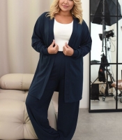 Костюм-двойка женский из рубчика с удлинённой накидкой и прямыми брюками осенний