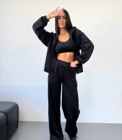 Костюм-тройка женский из мягкого велюра с кофтой на молнии и топом осенний