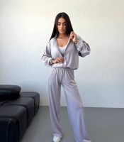 Костюм-тройка женский из мягкого велюра с топом и кофтой на молнии осенний