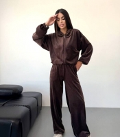 Костюм-тройка женский из мягкого велюра с топом и кофтой на молнии осенний