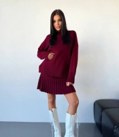 Костюм-двойка женский вязаный с плиссированной юбкой и свитером из шерсти и акрила осенний