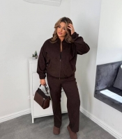 Костюм-двойка женский из микровельвета с курткой на молнии и брюками осенний