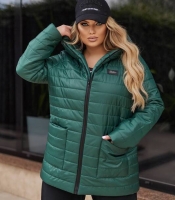 Куртка женская демисезонная зелёная стёганая с капюшоном из плащевки утеплённая синтепоном средняя