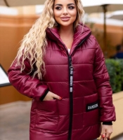 Куртка женская демисезонная бордовая стёганая с капюшоном из плащевки утеплённая синтепоном средняя