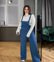 Комплект женский: микровельветовый комбинезон с регулируемыми бретелями и гольф из вискозного рубчика осенний