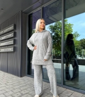 Костюм-двойка женский вязаный с удлиненной кофтой-худи и прямыми брюками осенний