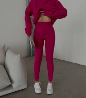 Костюм-двойка женский из фабричной вязки укороченный свитер-гольф и лосины с высокой талией осенний