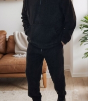 Костюм спортивный мужской утеплённый из двустороннего флиса кофта с капюшоном и карманом кенгуру и прямые брюки чёрный осенний