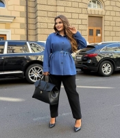 Костюм-двойка женский синий из микровельвета с сорочкой и брюками осенний