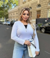 Лонгслив женский белый из рубчика с декольте-обманкой на молнии осенний