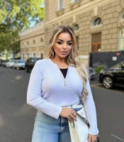 Лонгслив женский белый из рубчика с декольте-обманкой на молнии осенний