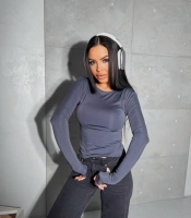 Лонгслив женский из микродайвинга с длинным рукавом и разрезом под палец осенний