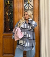 Рубашка женская из флиса в клетку свободного кроя осенняя