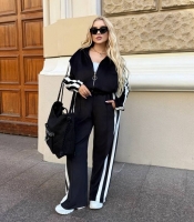 Спортивный костюм женский утепленный из турецкого двустороннего велюра на меху с лампасами осенний