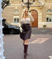 Юбка женская из эко-кожи на флисе прямая с поясом и разрезом осенняя