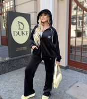 Спортивный костюм женский велюровый с капюшоном на молнии осенний