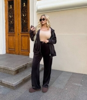 Спортивный костюм женский велюровый с капюшоном на молнии осенний