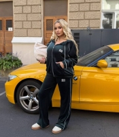 Спортивный костюм женский велюровый с капюшоном на молнии осенний