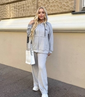 Спортивный костюм женский велюровый с капюшоном светло-серый осенний