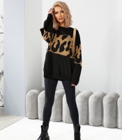 Свитер женский удлиненный вязаный oversize чёрный с анималистичным принтом осенний
