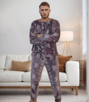 Пижама мужская из мягкого двустороннего плюша с буквенным узором и эластичным поясом осенняя