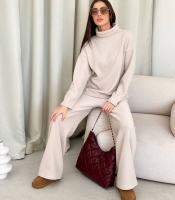 Костюм-двойка женский из турецкой вязки с оверсайз свитером с высоким воротником и брюками свободного кроя осенний
