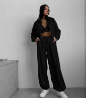 Спортивный костюм-двойка женский из плюшевого велюра с оверсайз свитером и брюками свободного кроя осенний