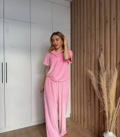 Пижама женская из бархатного велюра с футболкой и брюками прямого кроя розовая осенняя