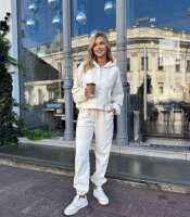 Костюм-двойка женский хлопковый с капюшоном и джоггерами осенний