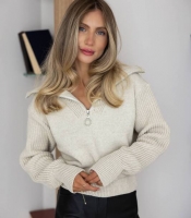 Свитер женский шерстяной с акрилом укороченный с воротником на молнии осенний