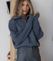 Свитер женский шерстяной с акрилом укороченный с воротником на молнии осенний