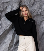 Свитер женский шерстяной с акрилом укороченный черный с воротником на молнии осенний