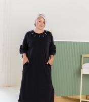 Платье женское чёрное макси из трикотажа двунитка прямого кроя с рукавом 3/4, боковыми разрезами и накладными карманами осеннее