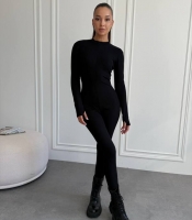 Комбинезон женский из стрейч-рубчика облегающий с длинным рукавом и застежкой-молнией осенний