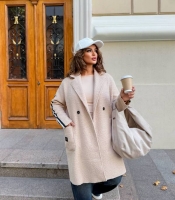 Пальто женское из ткани барашек с лампасами осенне-зимнее больших размеров